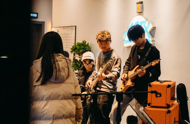 TES轻取RA，挺进季后赛