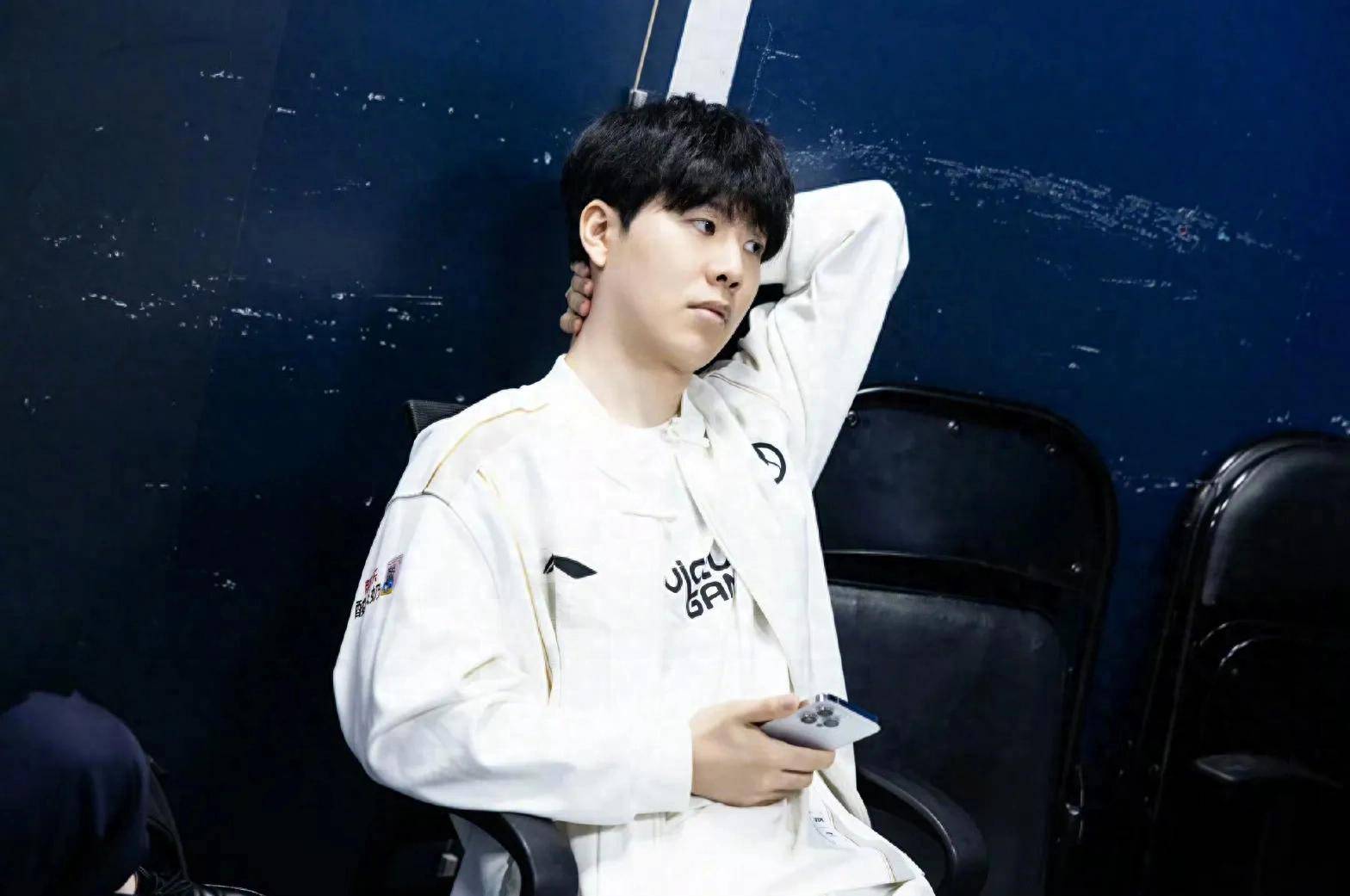 徐秀在炫耀！ ShowMaker Ahri 11-0 Youlong Super God Dplus KIA 以三波团灭赢得了第一场比赛