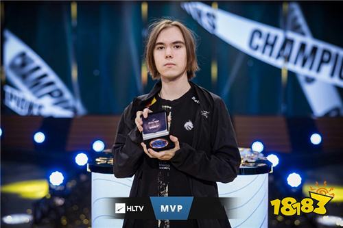 Jwei ：前期对线方面并不顺利 是我打的太烂了